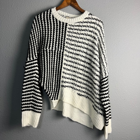 Elan Mara Asymmetrical Striped Color Block Pullover Sweater Knit Black White Lg‎ - Picture 1 of 11